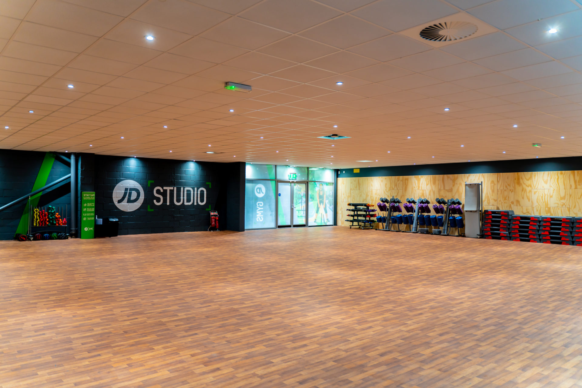 jd-gyms-brierley-hill-no-contract-saunas-fitness-classes